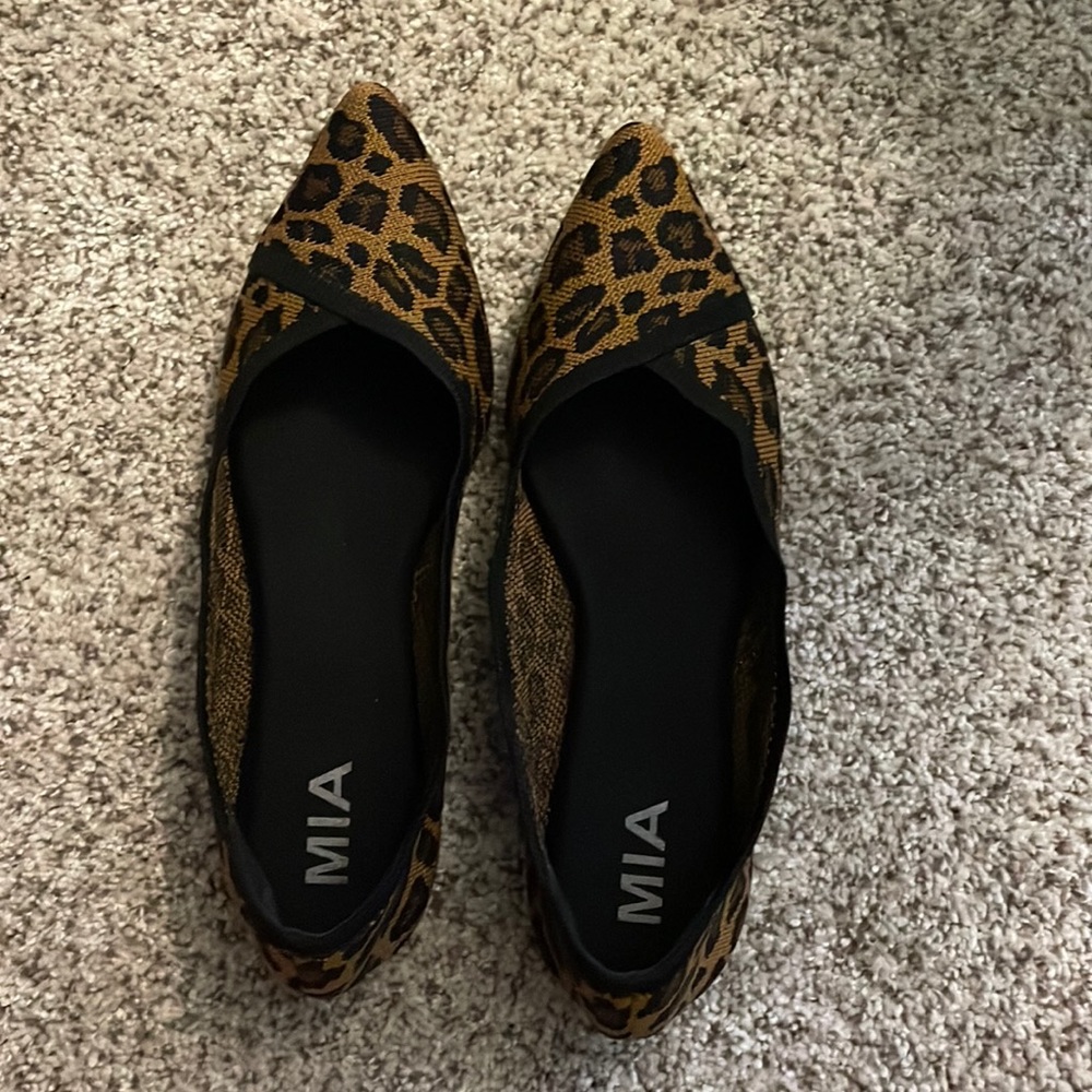 MIA leopard print flats. Barely used, EUC. Size 8.